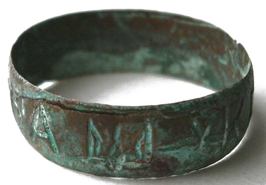 UKRAINIAN WW2 RING - GLORY TO UKRAINE, UPA-OUN: RARE UKRAINIAN WW2 RING - GLORY TO UKRAINE, UPA-OUN This kind of rings was used by UPA-OUN, Ukrainian Insurgent Army during 1939-1954. The ring has Inscription in Ukrainian: Glory to Ukraine. This ite