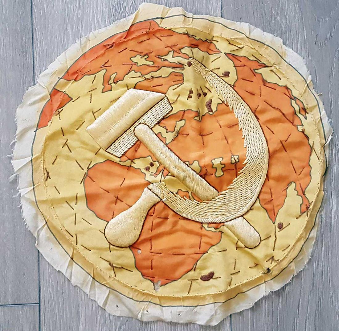 RUSSIAN HAMMER and SICKLE - SSSR SYMBOL: RARE RUSSIAN HAMMER and SICKLE - SSSR SYMBOL Hand embroidered. Possible it is a part of the SSSR flag during WW2. CONDITION: The item is described to the best of our knowledge. Please refer to picture