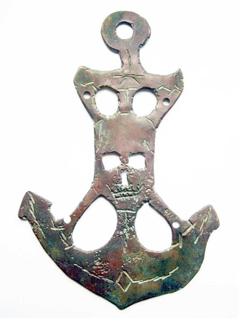 GERMAN WW2 U-BOAT ANCHOR w. SKULL & BONES: GERMAN WW2 U-BOAT ANCHOR with SKULL and BONES Trench art. CONDITION: The item is described to the best of our knowledge. Please refer to pictures and email with any questions. SIZE: 93 x 62 mm. Very c