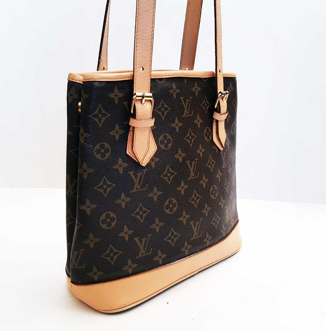 LOUIS VUITTON BUCKET BAG: LOUIS VUITTON PETIT BUCKET BAG MONOGRAM CANVAS Vintage LOUIS VUITTON Petite Bucket. Monogrammed LV bucket bag in leather with top handle. Open bag with adjustable shoulder straps, interior zip pocket