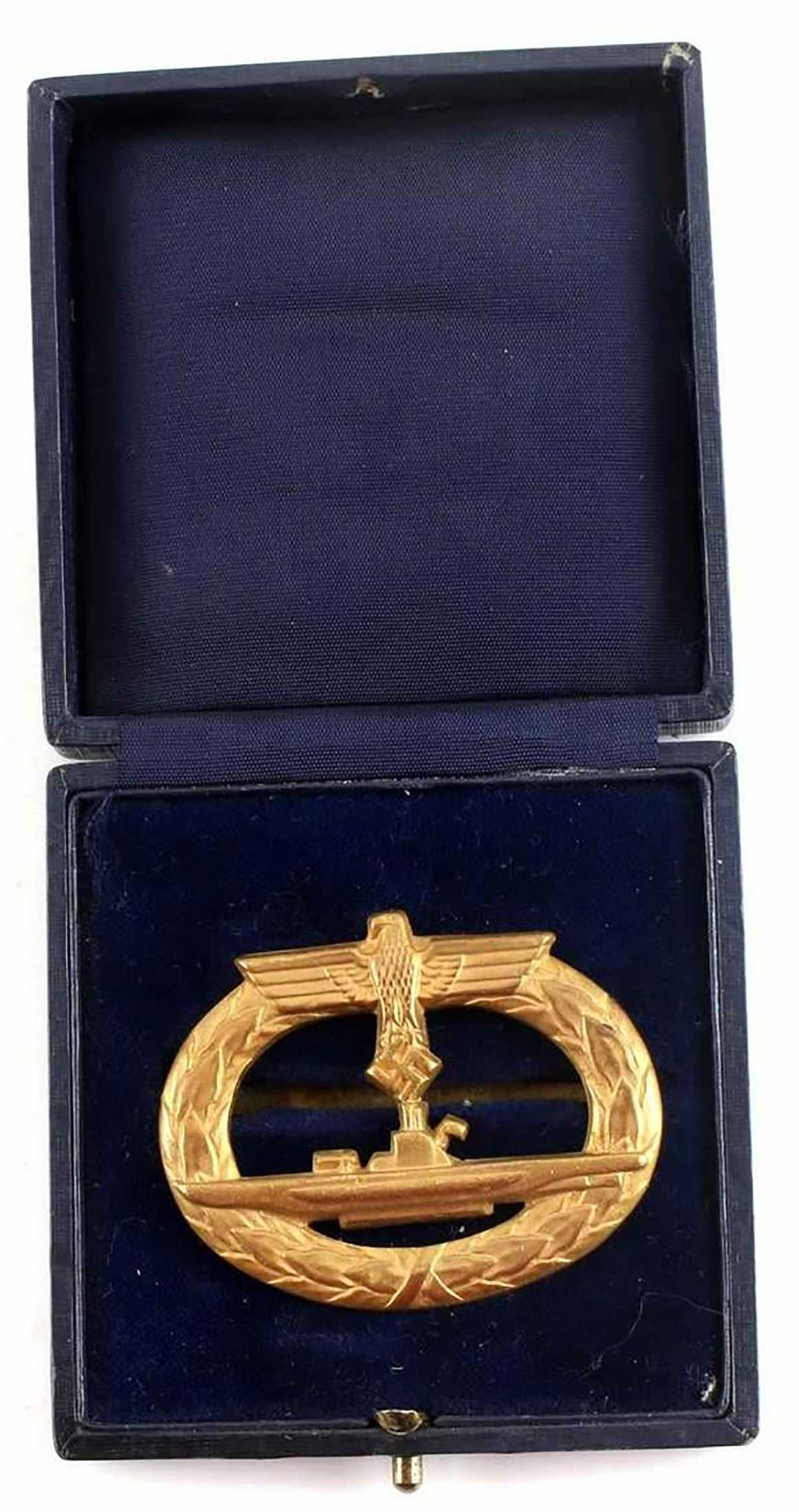 GERMAN WW2 KRIEGSMARINE U-BOAT BADGE, DEUMER (1 of 13)