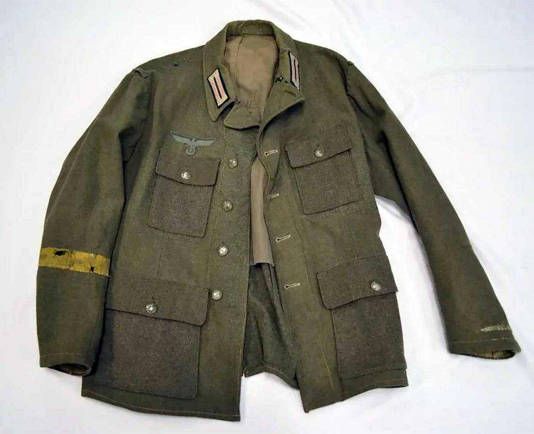 AUTHENTIC WWII GERMAN ARMY UNIFORM, TUNIC (1 of 12)