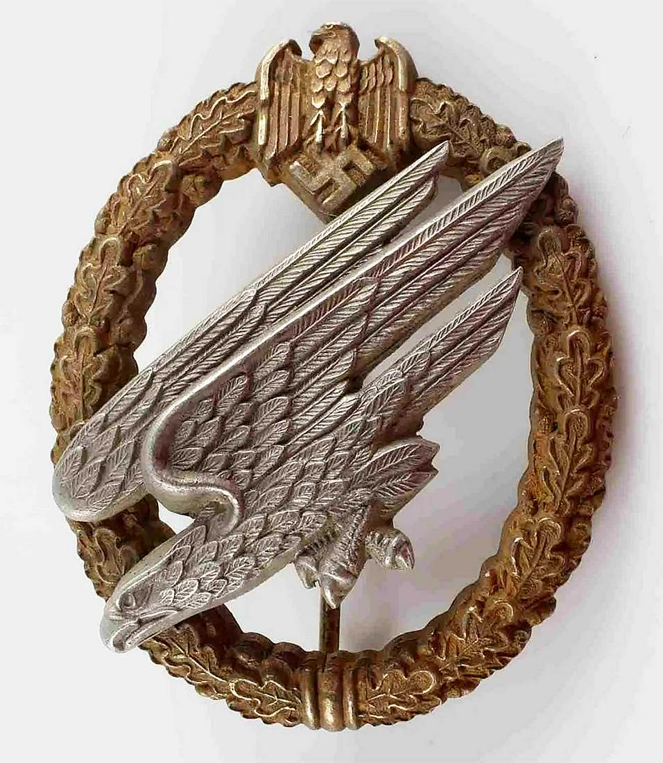 GERMAN WW2 ARMY PARATROOPER BADGE, C.E. JUNKER: RARE GERMAN WW2 ARMY PARATROOPER BADGE, FALLSCHIRMJAGER, C.E. JUNKER A Third Reich Army paratrooper badge. War time zinc type. Reverse marked "C.E. Junker, Berlin". CONDITION: Very good condition. The