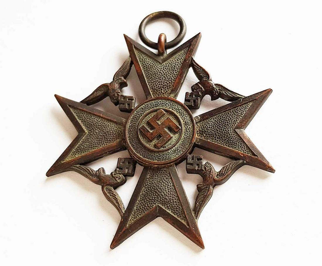 GERMAN WW2 CROSS NEXT of KIN, LEGION CONDOR, 1936: GERMAN WW2 CROSS NEXT of KIN, LEGION CONDOR, 1936 This cross is a smaller version of Spanish Cross itself. The Next of Kin of soldiers who died in the Spanish Campaign. This award was issued to member
