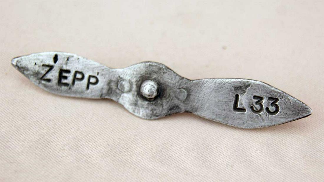 UNUSUAL GERMAN WW1 ZEPPELIN L33 BADGE, TRENCH ART (1 of 10)