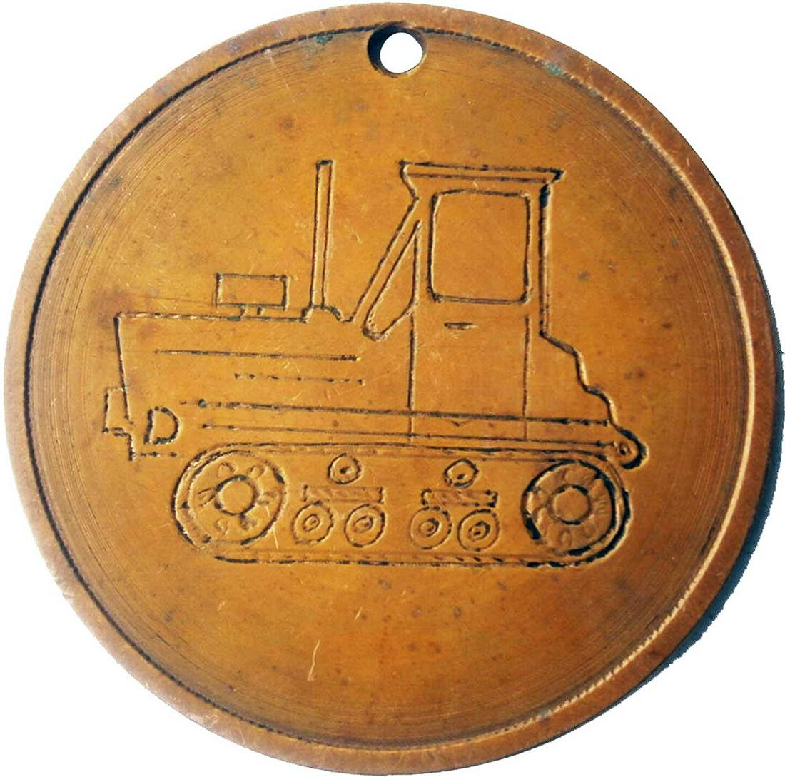 UKRAINIAN BRONZE MASSIVE MEDAL TRACTOR, 50 YEARS: RARE UKRAINIAN BRONZE MASSIVE MEDAL TRACTOR, 50 YEARS The medal was awarded to the guy who worked on the tractor more than 50 years. Very rare medal. All text is done in Ukrainian. CONDITION: The item