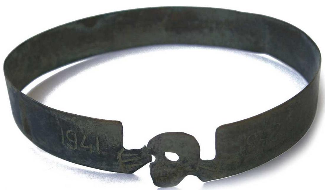 GERMAN WW2 BRACELET w. SKULL & BONES 1941-1942: RARE GERMAN WW2 BRACELET with SKULL and BONES, 1941-1942 Trench art. Very collectible item. We are selling an old collection of WW2 trench art items. From real old collection! The item is for historic