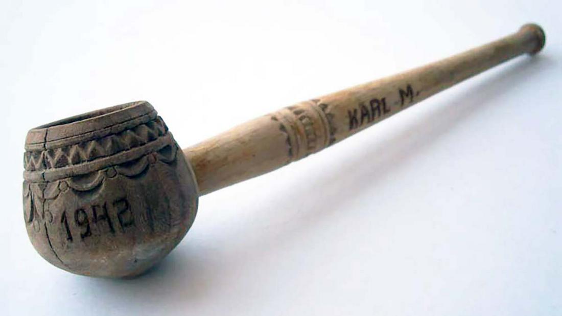 GERMAN WW2 TOBACCO PIPE, OSTFRONT 1942, NAMED (1 of 18)