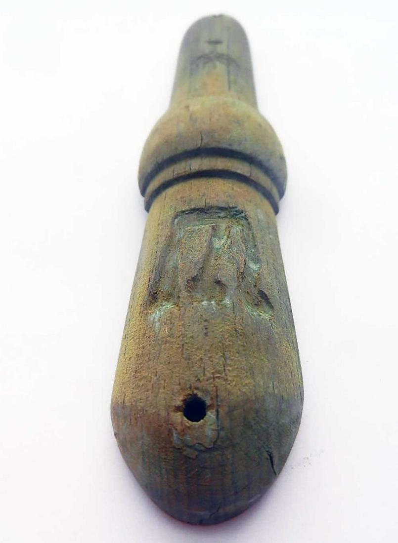 JEWISH WW2 MEZUZAH w. MENORAH, LITZMANNSTADT: JEWISH WW2 MEZUZAH with MENORAH from LITZMANNSTADT in POLAND The item has Inscription in Hebrew on it. CONDITION: The item is described to the best of our knowledge. Please refer to pictures and email