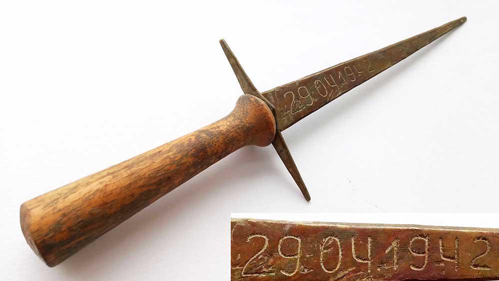 RARE GERMAN WW2 KNIFE, 1942: RARE GERMAN WW2 KNIFE, 1942 For Opening Envelopes. Trench art. The knife is engraved with old technique: 29.04.1942. CONDITION: The item is described to the best of our knowledge. Please refer to pict