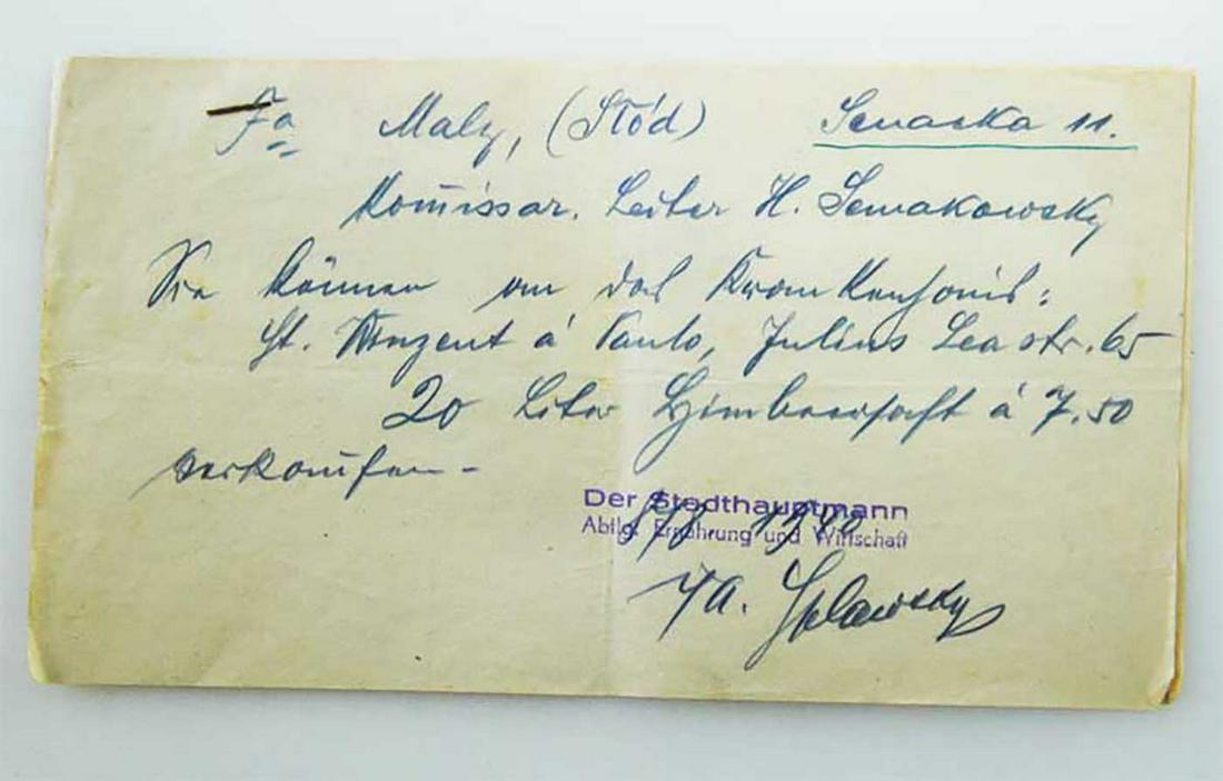 GERMAN WW2 ORDER for AVACUATION, 1940: GERMAN WW2 ORDER for AVACUATION, 1940 According this order Peter Semakowsky must be on the Train Station August 8, 1940 at 7.50 am. Low quality paper handwritten in a random paper, with ink stamp. For