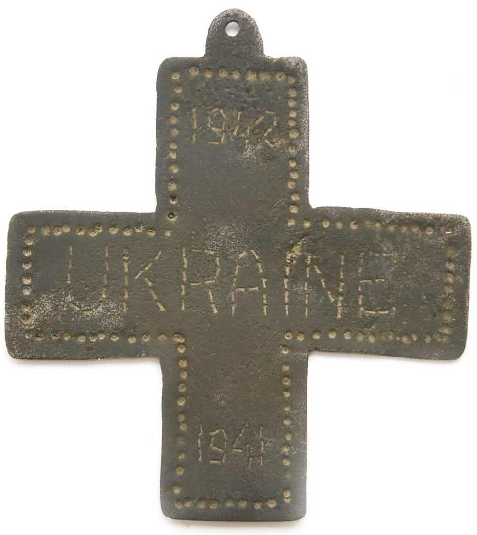 GERMAN WW2 IRON CROSS, UKRAINE, 1941-1942: GERMAN WW2 IRON CROSS, UKRAINE, 1941-1942 Trench art. The cross is engraved with unusual technique: UKRAINE in German and 1941-1942. The item was obtained from a large old collection in Europe. LARGE 