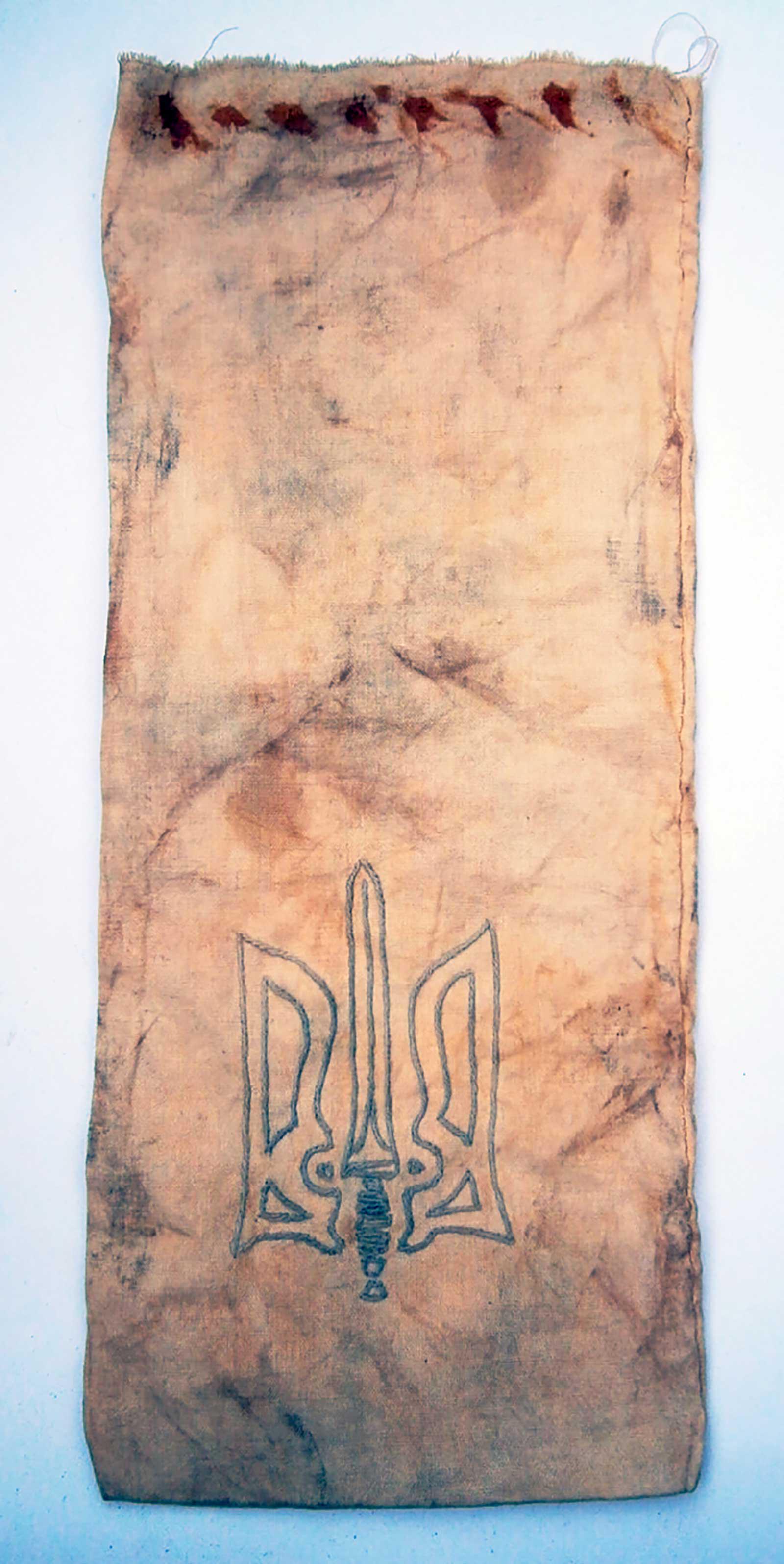UKRAINIAN WW2 BAG with TRIZUB UPA-OUN: RARE UKRAINIAN WW2 BAG from UPA-OUN, UKRAINIAN INSURGENT ARMY, 1939-1954 Handmade, very nice job. CONDITION: The item is described to the best of our knowledge. Please refer to pictures and email with