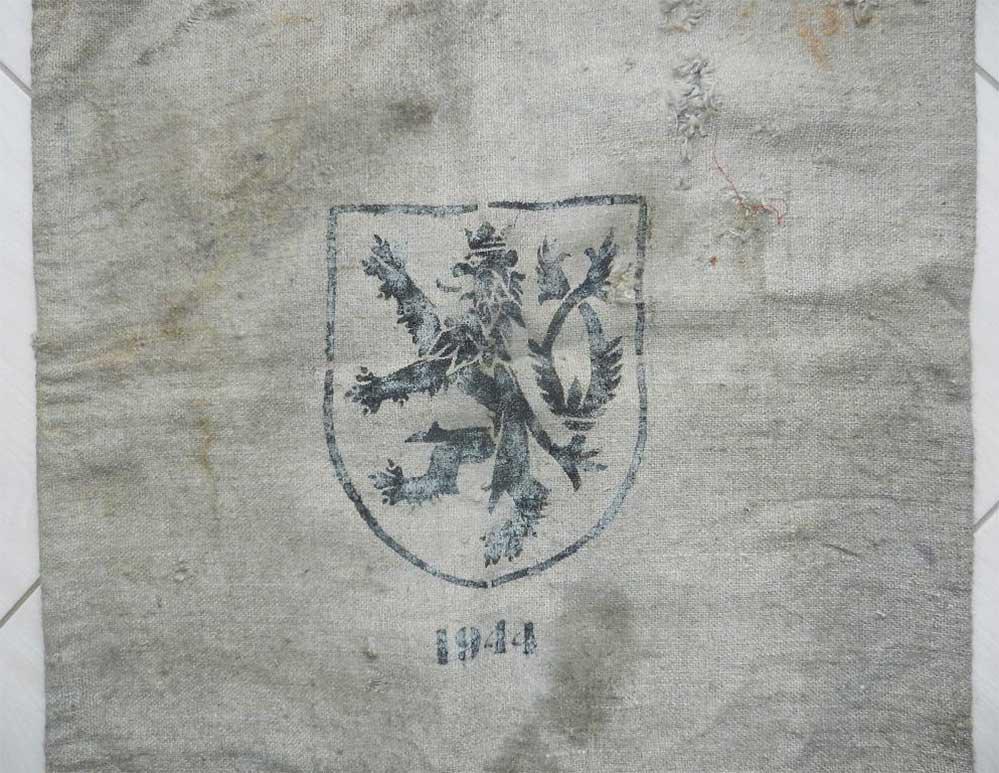 GERMAN WW2 BAG of BELGIAN VOLUNTEERS in LEGION, 1944: GERMAN WW2 BAG of BELGIAN VOLUNTEERS in LEGION, 1944 The bag is too large and have a few Stamps including sign of Flemish Belgian Volunteers in Legion of Waffen SS and year 1944. This is very RARE ite