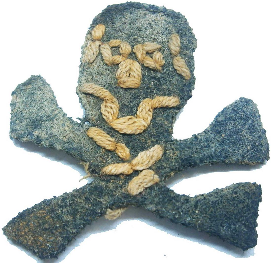 GERMAN WW2 PATCH with SKULL & BONES: GERMAN WW2 PATCH with SKULL and BONES Cloth embroidery for special forces. CONDITION: The item is described to the best of our knowledge. Please refer to pictures and email with any questions. DIMENSI