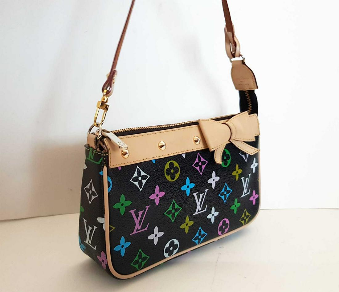 LOUIS VUITTON BLACK POUCH (1 of 15)