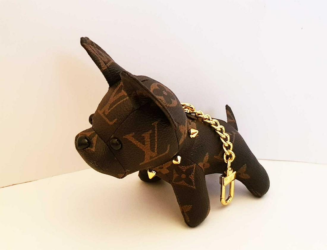 LV BULLDOG KEYCHAIN (1 of 11)
