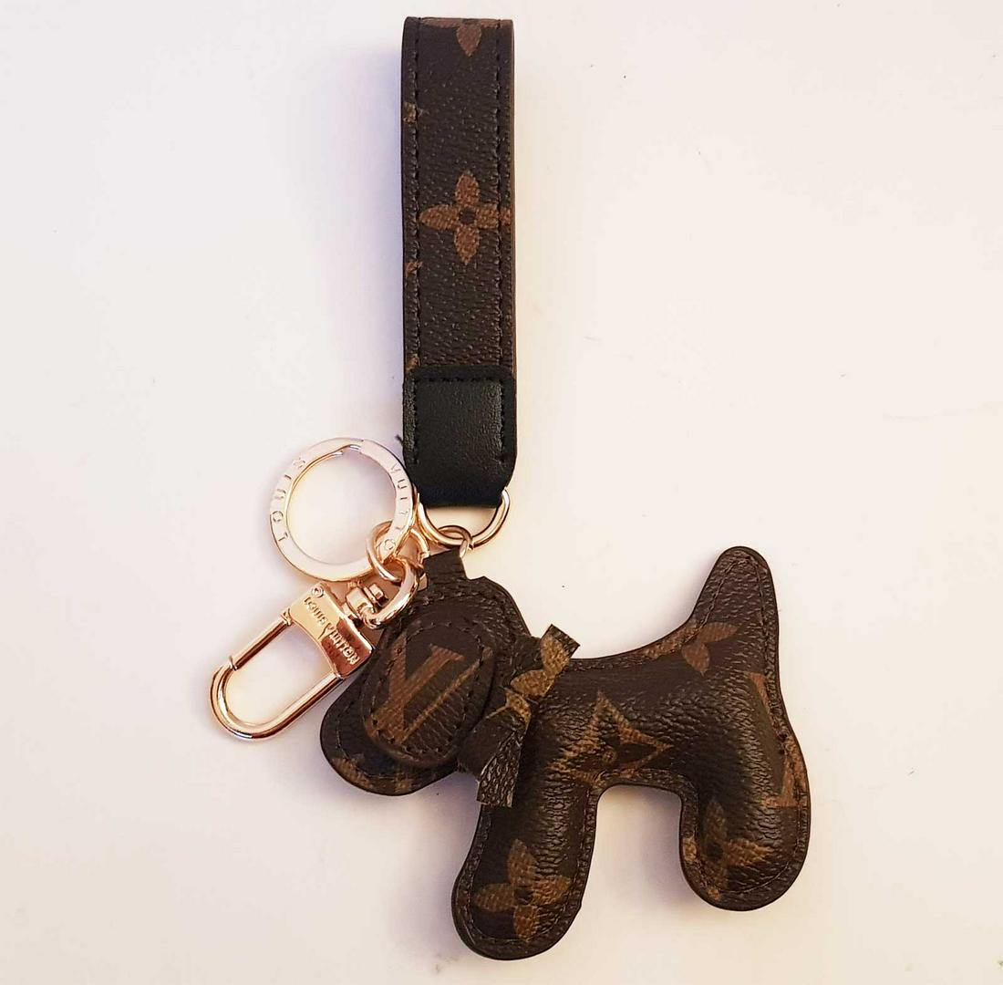 LOUIS VUITTON DOG KEYCHAIN (1 of 7)
