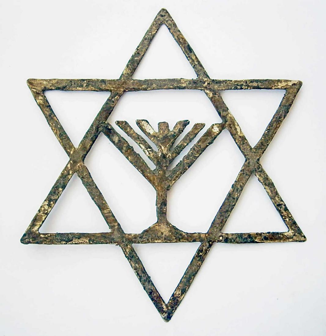 JEWISH WW2 STAR of DAVID with MENORAH, LITZMANNSTADT: RARE JEWISH WW2 STAR of DAVID with MENORAH from LITZMANNSTADT, 1941 The star is made from aluminum and engraved with Menorah. CONDITION: Very good for age. No visible damage or repair. The item is des