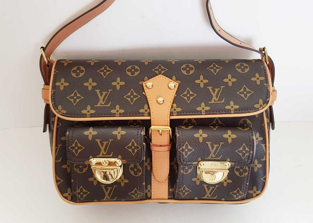 LOUIS VUITTON HUDSON SHOULDER BAG (1 of 19)