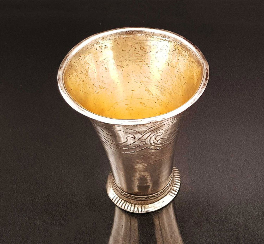 RARE GERMAN-SWEDISH SILVER BEACKER, 1740x: EXTREMELY RARE ANTIQUE GERMAN-SWEDISH SILVER BEACKER, 1740x Extremely rare antique silver item with stamps from two countries. Named, engraved with initial 'AOS'. HALLMARKS: two groups of stamps: - Ge