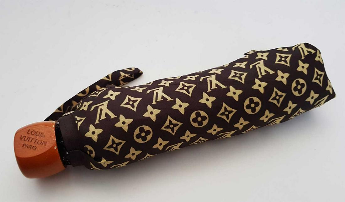 LOUIS VUITTON MONOGRAM UMBRELLA (1 of 10)