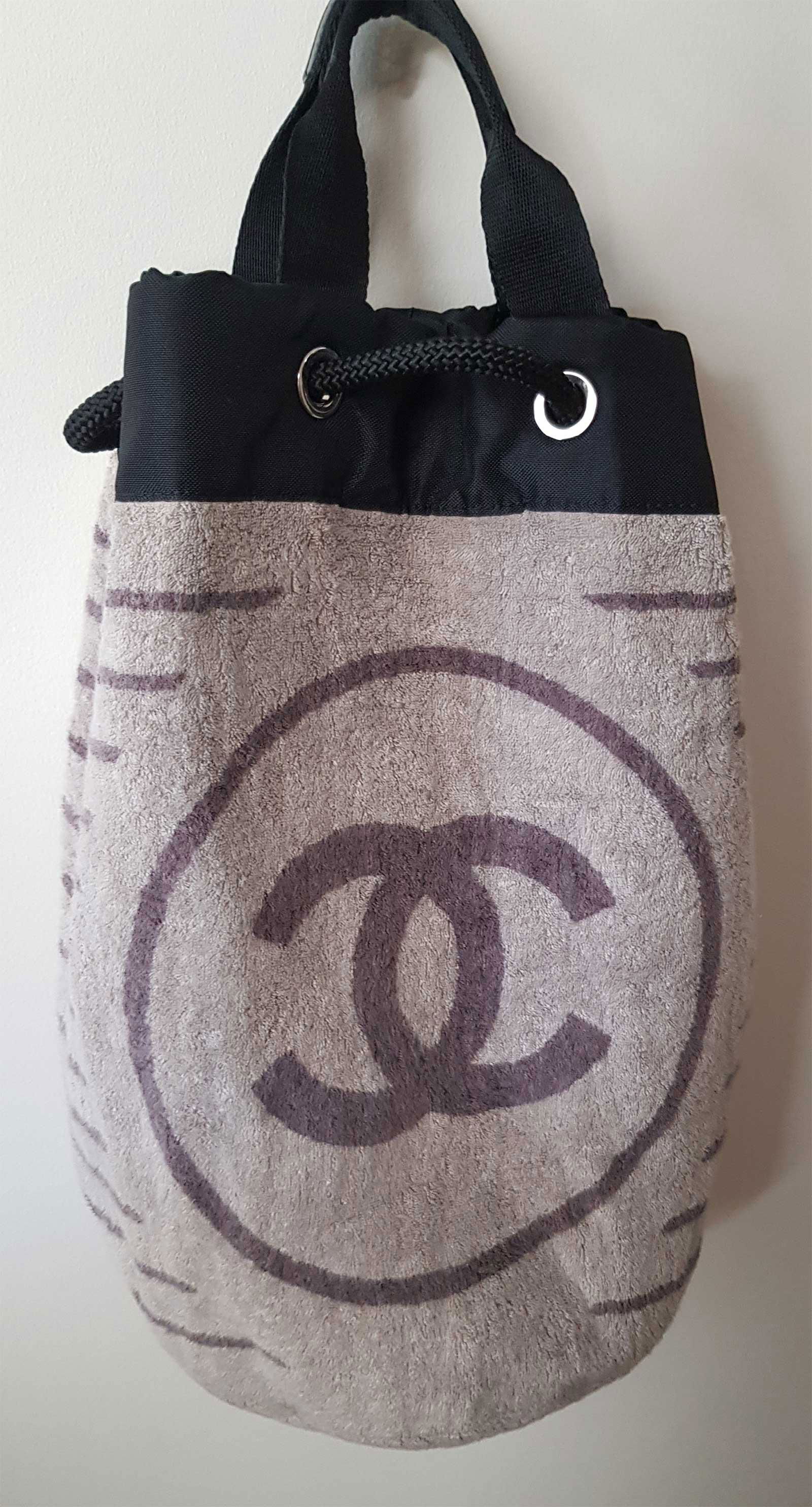 CHANEL BUCKET BAG VELVET (1 of 14)