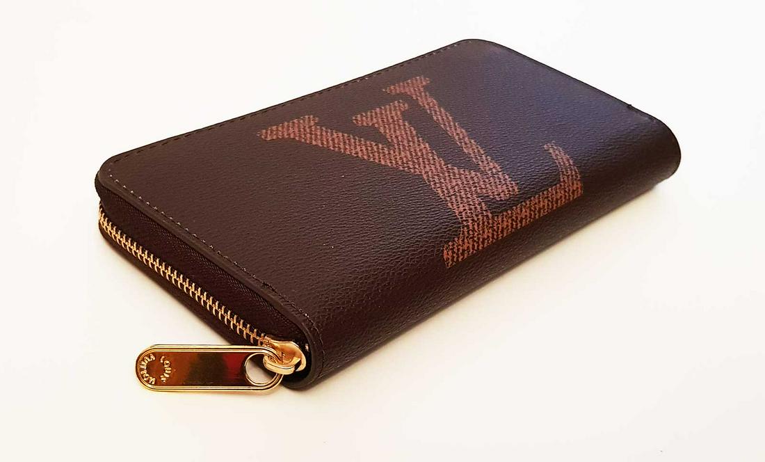 LOUIS VUITTON MONOGRAM GIANT ZIPPY PURSE (1 of 10)