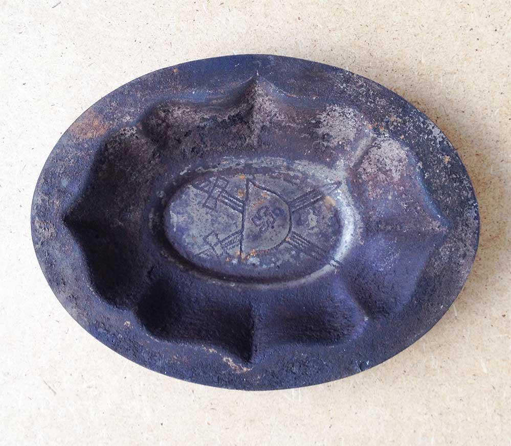 GERMAN WW2 ASHTRAY w. WOUND BADGE, OSTFRONT (1 of 10)