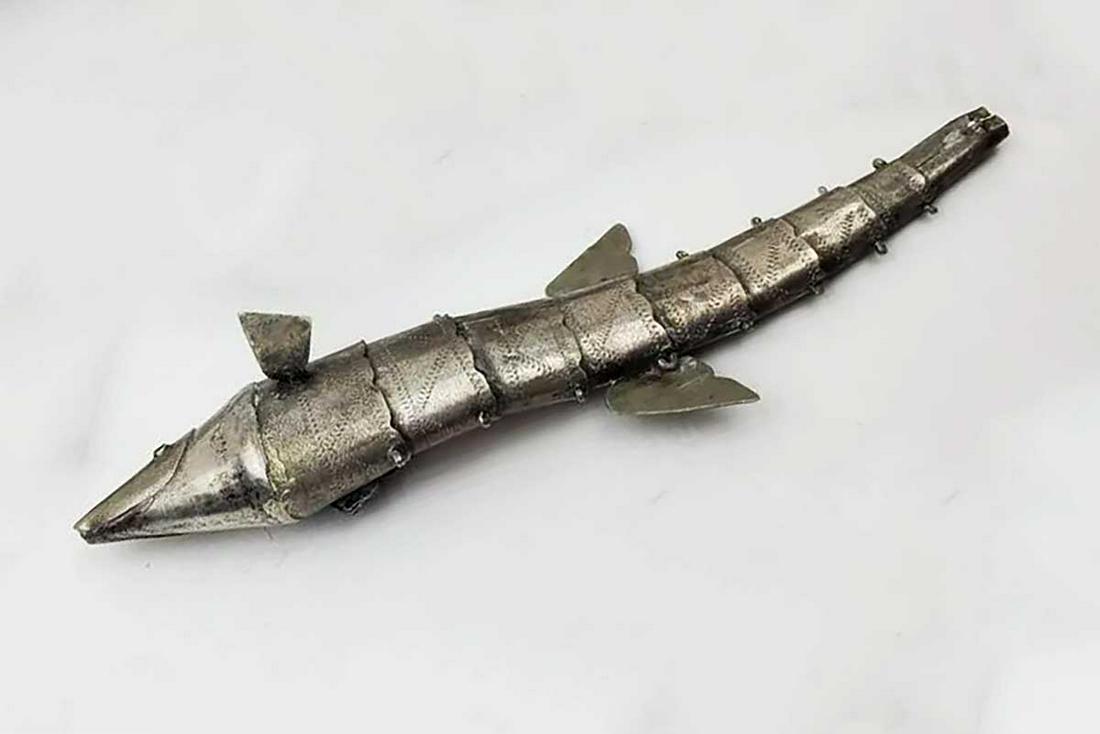 JUDAICA SILVER FISH BESAMIM SPICE CONTAINER: JUDAICA SILVER FISH BESAMIM HAVDALA SPICE CONTAINER, 19th CENTURY Designed as a fish. Rare besamim spice container. DIMENSIONS: 6 inches (15 cm). Weight: 20 grams. CONDITION: Overall condition is good