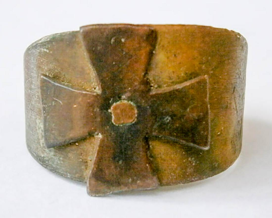GERMAN WW2 RING w. IRON CROSS: GERMAN WW2 RING with IRON CROSS Two parts construction. Iron Cross is made as separate part. Trench art. Very collectible item. We are selling an old collection of WW1 - WW2 trench art items. The item