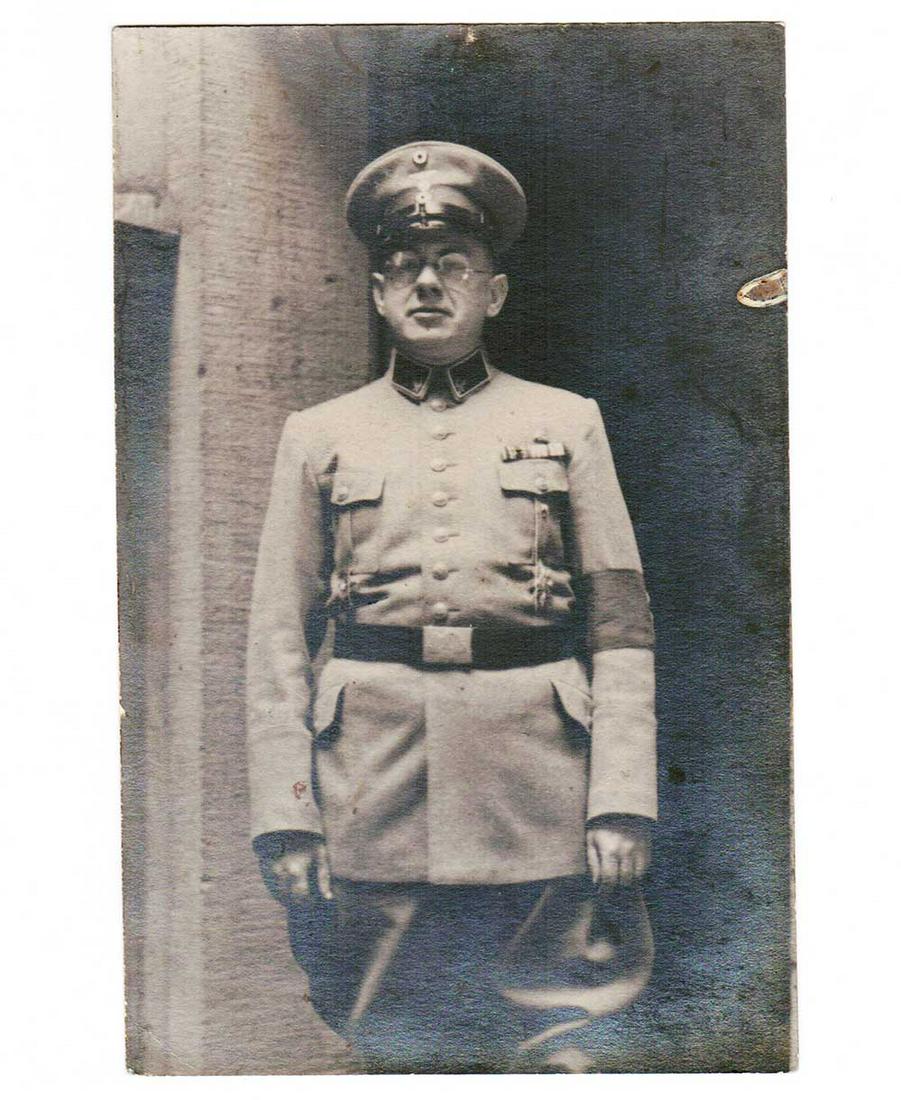 GERMAN WW1 WW2 POSTCARD of OFFICER with ARMBAND (1 of 6)