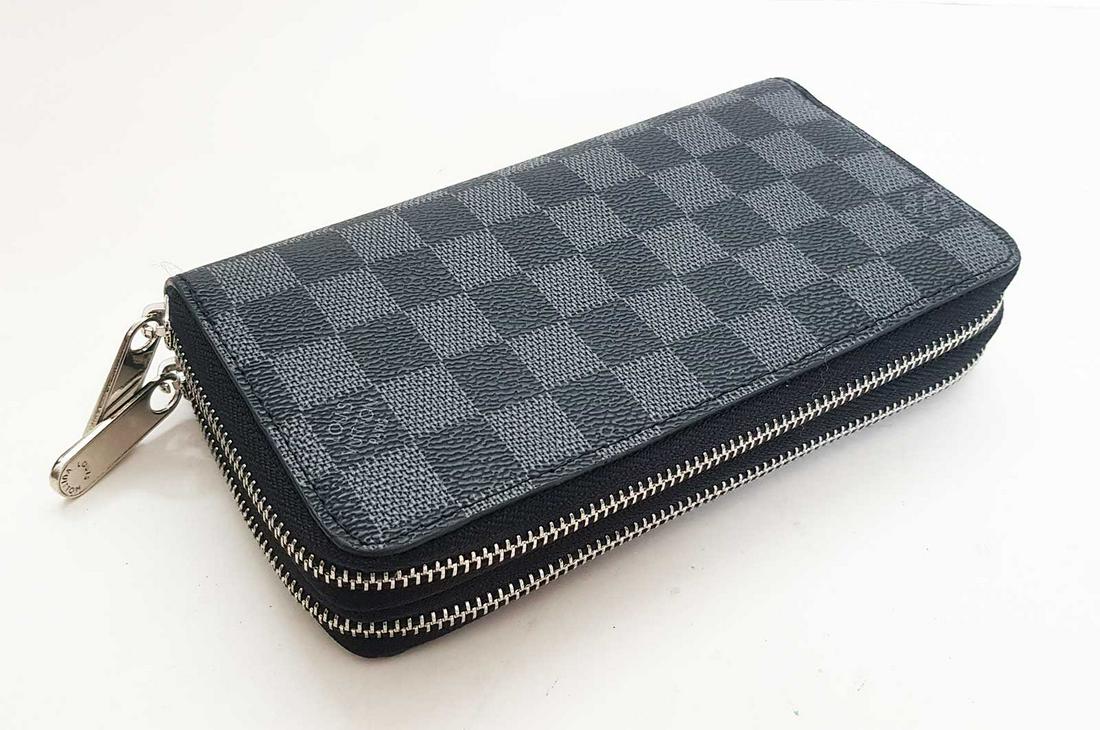 LOUIS VUITTON ZIPPY ORGANIZER WALLET (1 of 16)