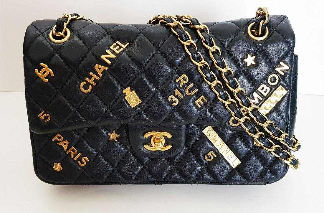 CHANEL FLAP BAG with EMBLEM CHARM BLACK 2021 (1 of 17)