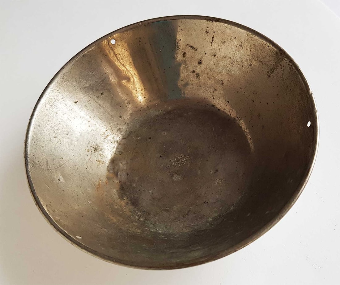 ANTIQUE RUSSIAN CANDY BOWL, c.1900: ANTIQUE RUSSIAN CANDY BOWL, c.1900 Late 19th-century Russian antique candy bowl. HALLMARKS: Hallmarks with 'MANZEVICH' and 'S.P.B' in Cyrillic for workmaster and city St.Petersburg. Also it has other