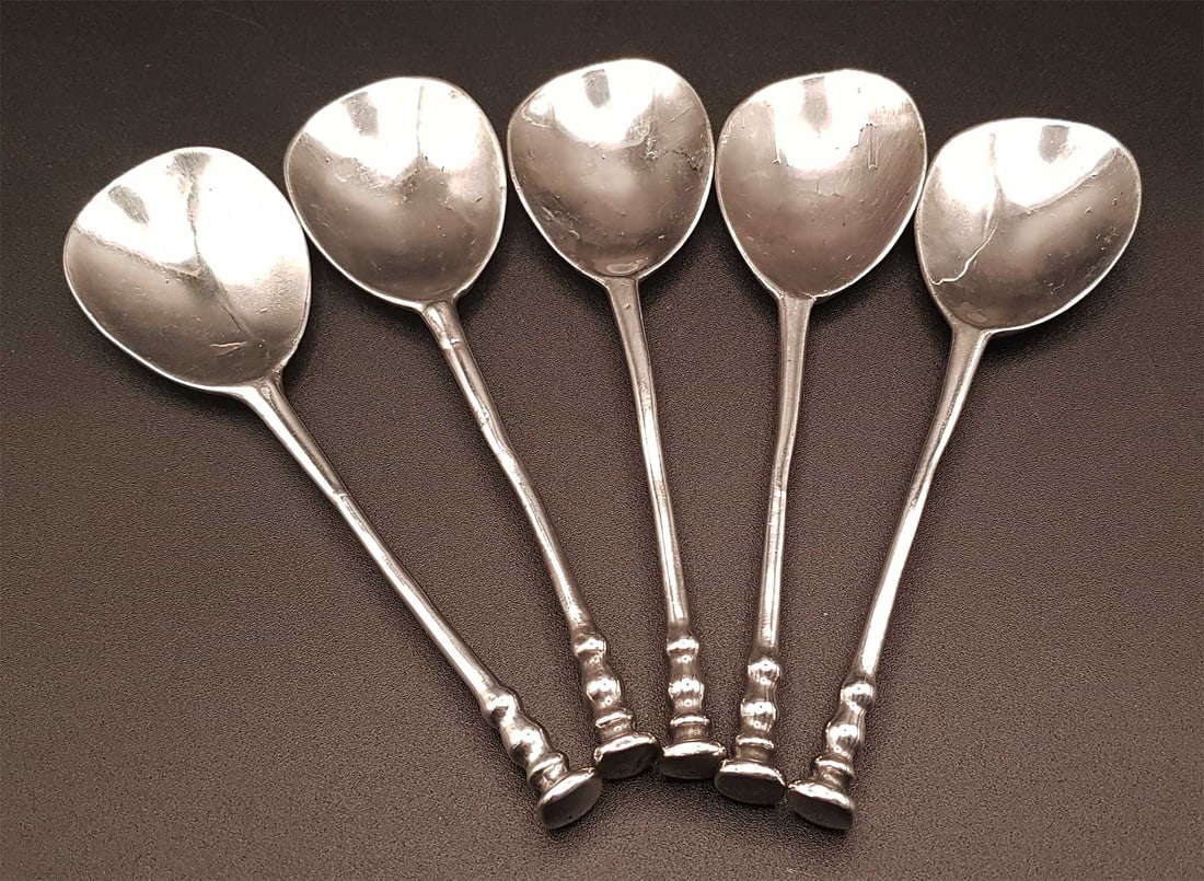 FIVE PEWTER SPOONs, ENGLAND, 17 CENTURY (1 of 19)