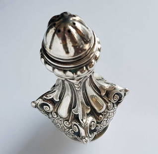 JUDAICA HAZORFIM SILVER SHAKER: RARE JUDAICA HAZORFIM SILVER SHAKER Hazorfim sterling silver salt shaker, produced circa the 1930s. HALLMARKS: marked to the bottom 'STERLING 925 HAZORFIM'. CONDITION: Very good condition for its age.