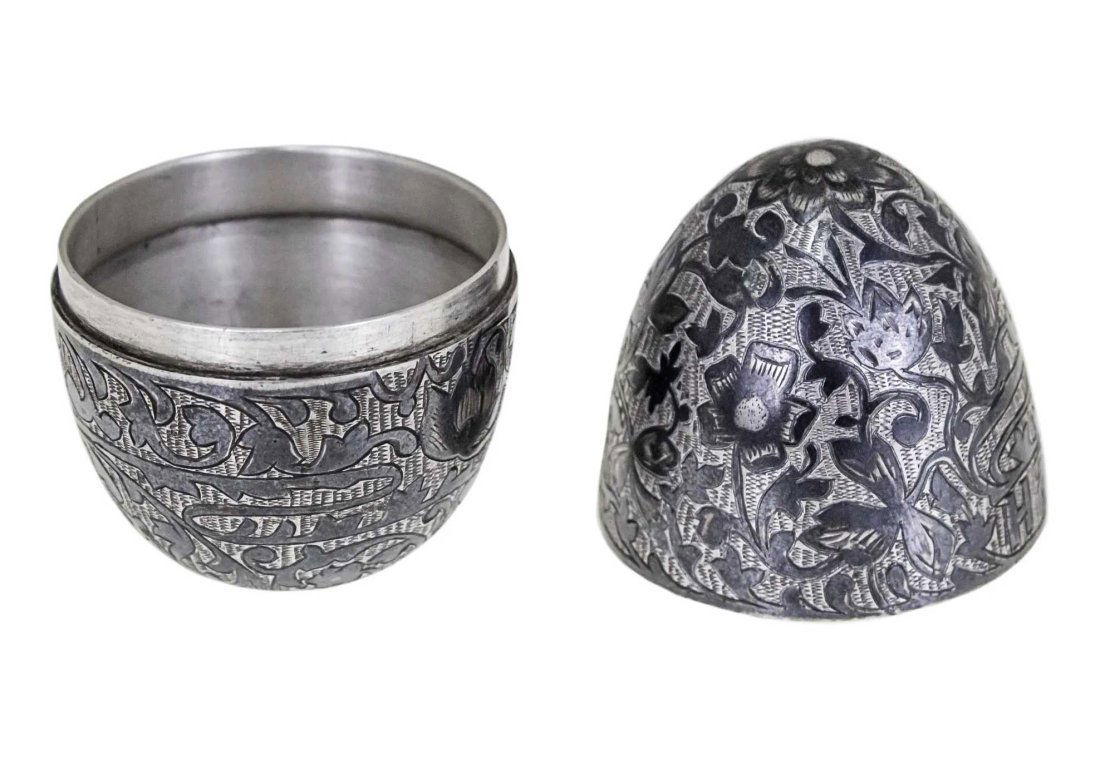 RUSSIAN SILVER & NIELLO EGG, MOSCOW 1908: RUSSIAN ANTIQUE SILVER and NIELLO EGG, MOSCOW 1908 For your viewing, we have an unusual Niello piece featuring floral and foliage ornaments on an engraved background. It is inscribed with the Russian
