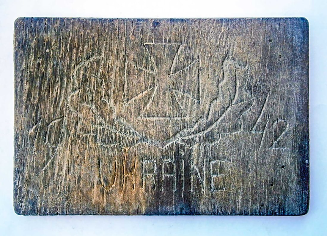 GERMAN WWII CIGAR BOX w. IRON CROSS (1 of 11)