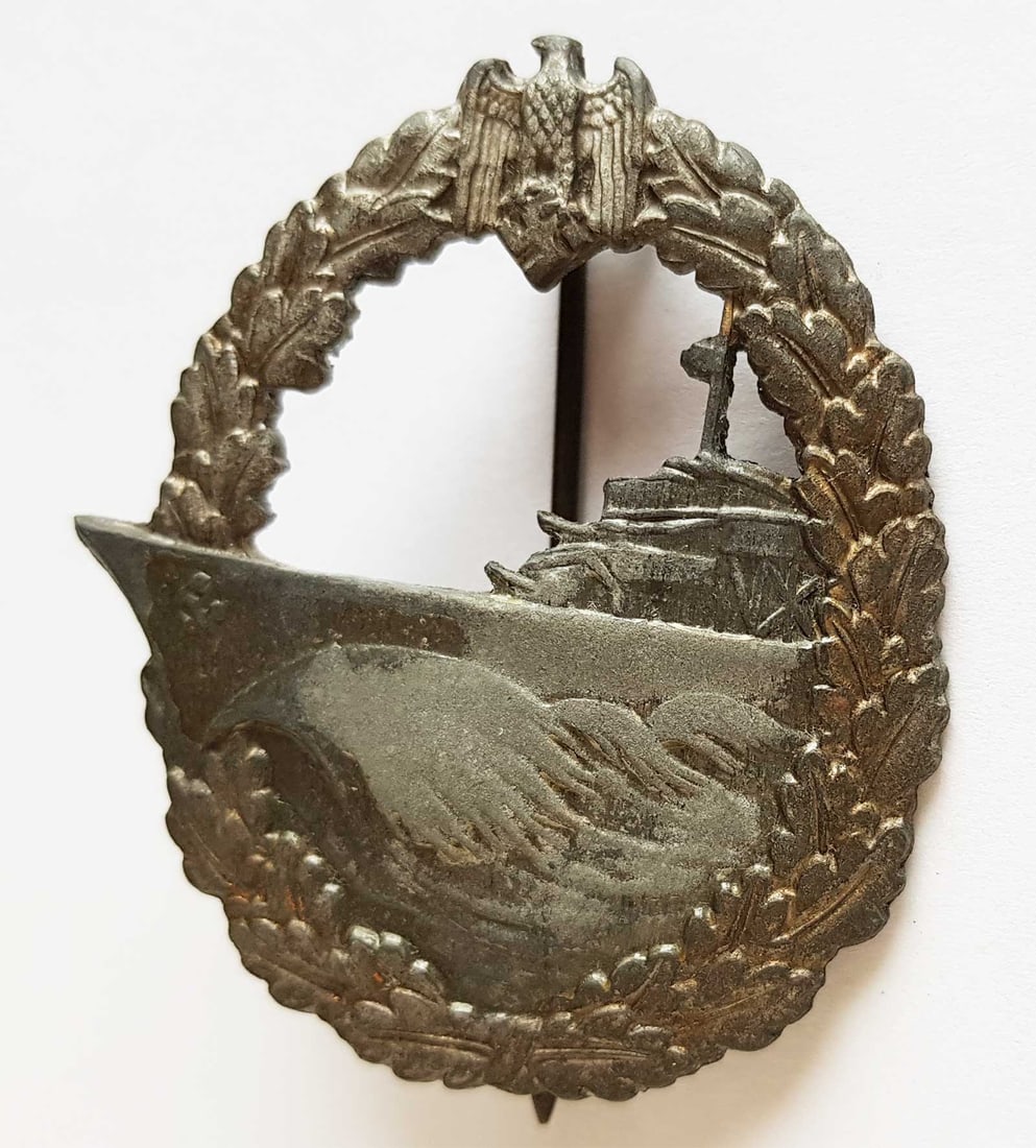 GERMAN WWII KRIEGSMARINE NAVAL DESTROYER BADGE, RS: GERMAN WWII KRIEGSMARINE NAVAL DESTROYER BADGE, RS - RUDOLF SOUVAL German WWII Kriegsmarine naval destroyer badge produced from 1942 to 1945. It is made of gilded zinc and marked 'R.S'. - RUDOLF SOUVA