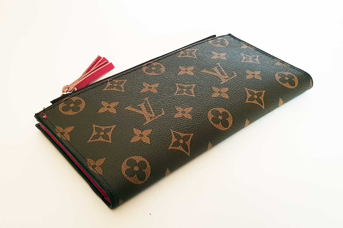 LOUIS VUITTON MONOGRAM SLIM ZIPPER POUCH (1 of 16)