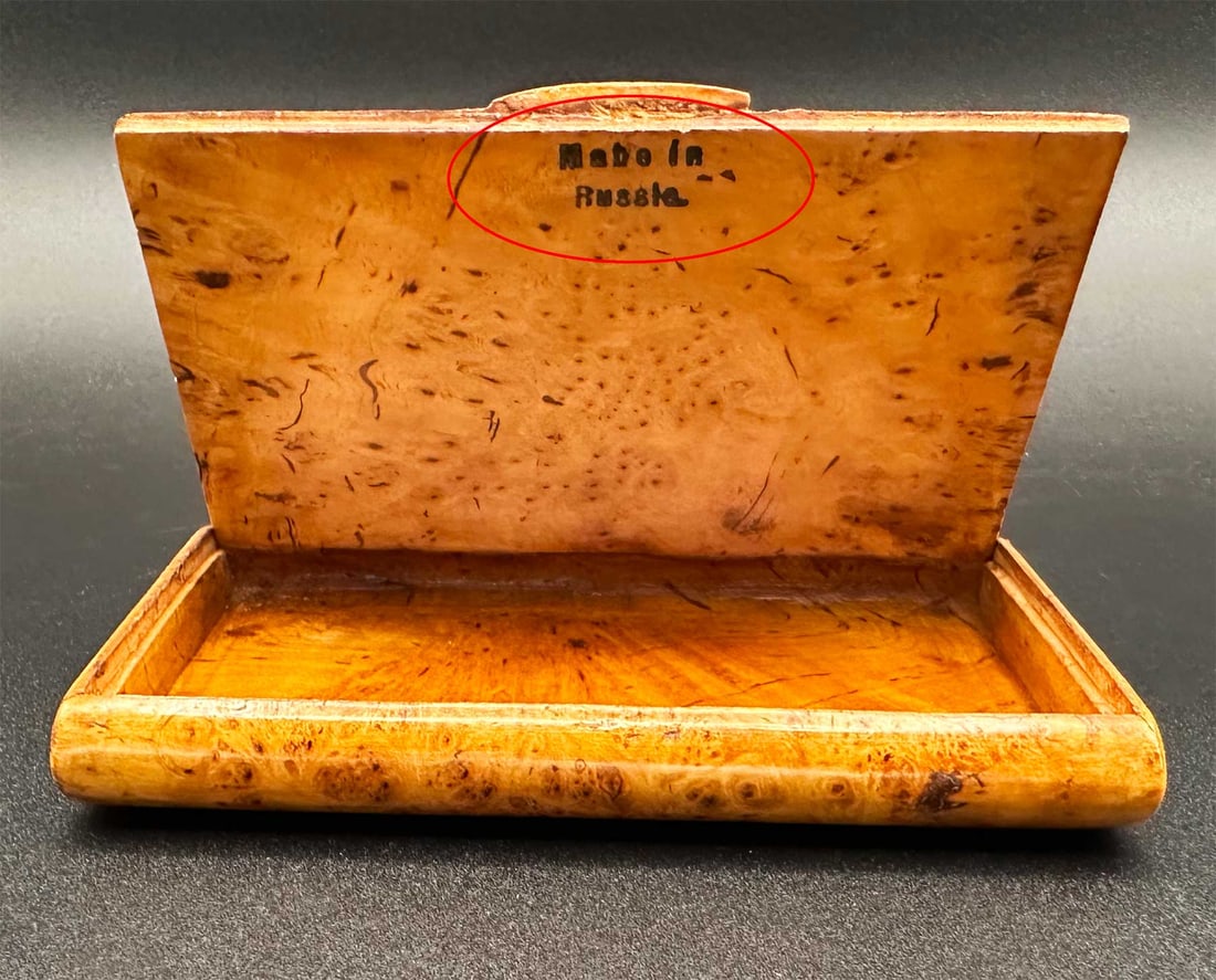 LARGE RUSSIAN KARELIAN BIRCH CIGARETTE CASE: LARGE ANTIQUE RUSSIAN KARELIAN BIRCH CIGARETTE CASE Antique Russian Karelian birch wood presentation cigarette case with a hidden seamless hinge. Circa the late 19th century. HALLMARKS: marked in Lati