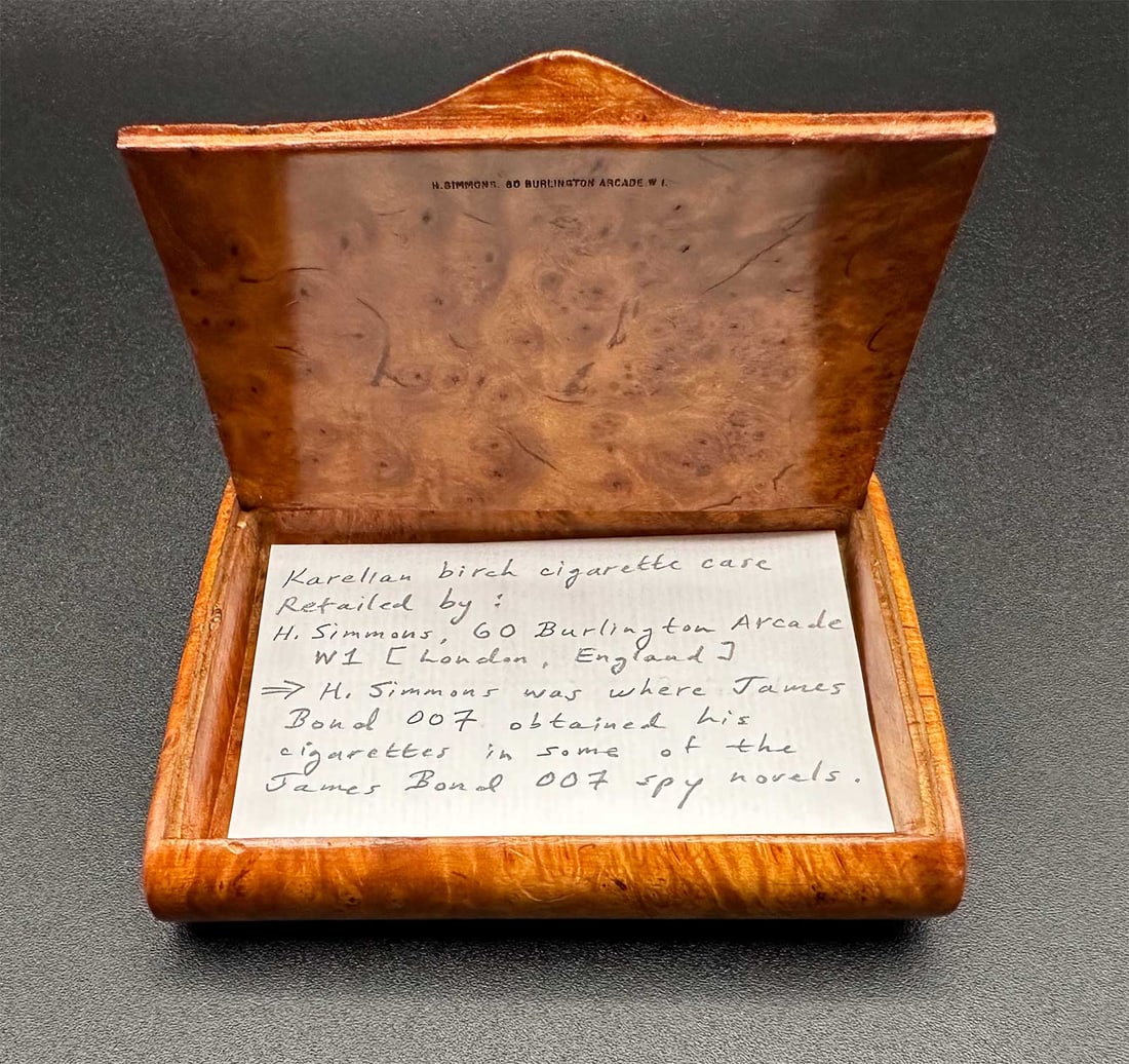 ANTIQUE KARELIAN BIRCH SNUFF BOX (1 of 16)