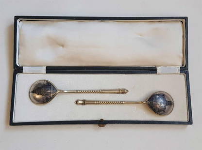 RUSSIAN SILVER & NIELLO SPOONS, I.KHLEBNIKOV, 1888: RUSSIAN SILVER and NIELLO SPOONS, Ivan KHLEBNIKOV, CASED, 1888 A pair of cased silver gilt spoons with nielloed bowls depicting Kremlin scenes and tapering twist handles, contained in their original f