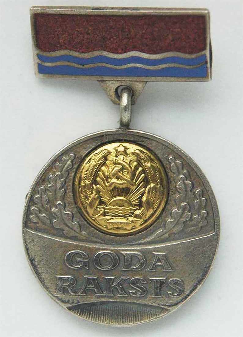 RUSSIAN LATVIAN REWARD MEDAL, 1958: VERY RARE RUSSIAN USSR LATVIAN REWARD MEDAL, 1958 This is a medal from the Presidium of the Supreme Soviet of Latvia, and it is a highly rare and collectible item. CONDITION: Very good condition for i