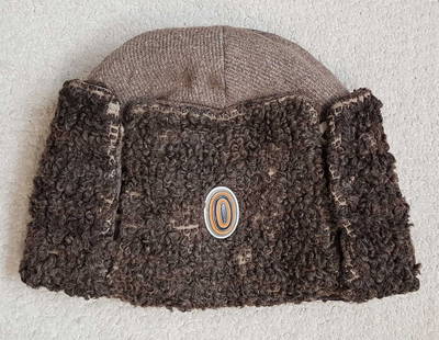 RUSSIAN WWI SOLDIERS WINTER PAPAKHA, FUR HAT, 1914-1917: RARE RUSSIAN IMPERIAL WWI SOLDIERS WINTER PAPAKHA, FUR HAT, 1914-1917 Imperial Russian WWI soldier's winter papakha lamb fur hat. In very good condition for its age, showing normal wear. It features a