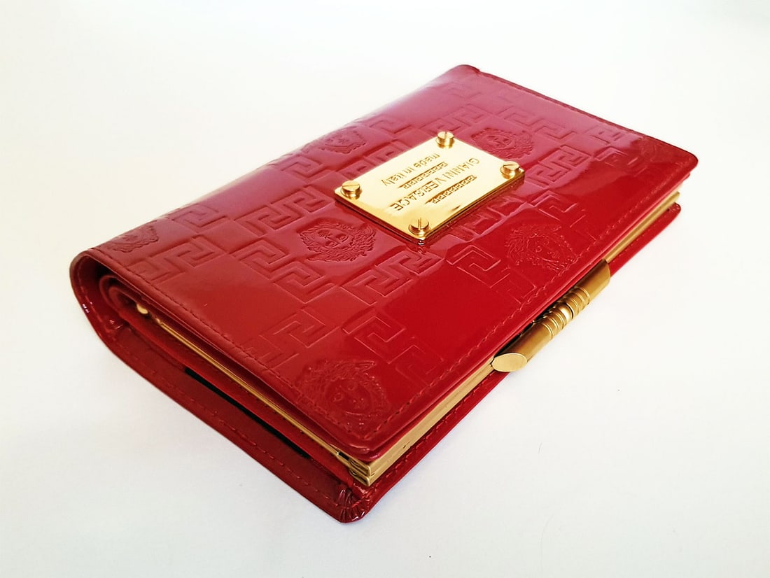 GIANNI VERSACE RED LEATHER WALLET (1 of 17)