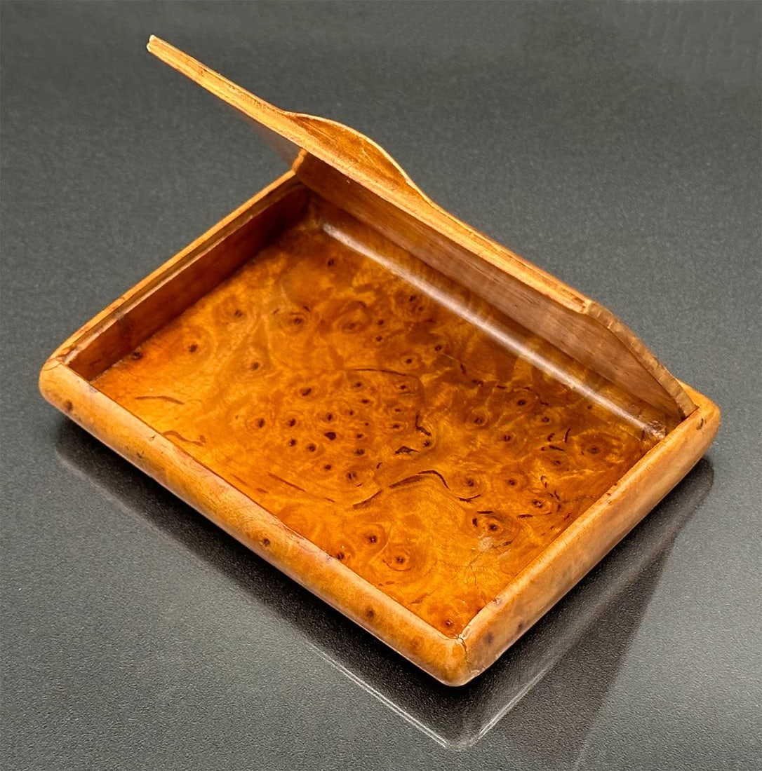 RARE KARELIAN BIRCH SNUFF BOX (1 of 16)