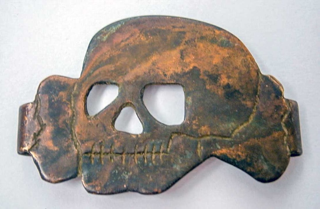 GERMAN WWII COCARDE BADGE w. SKULL & BONES: GERMAN WWII COCARDE BADGE with SKULL and BONES German WWII cocarde badge with a skull and bones. Trench art, 1941-1945. A very collectible item. We are offering an old collection of WW1-WWII trench ar