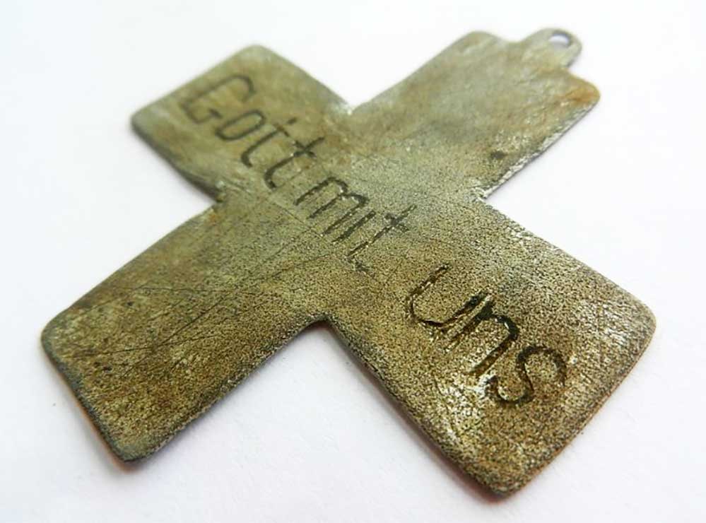 GERMAN WWII IRON CROSS GOTT MIT UNS, 1941-1945: GERMAN WWII IRON CROSS GOTT MIT UNS, 1941-1945 This is a German WWII Iron Cross presentation medallion made of plain metal construction. It is cut in the shape of an Iron Cross and features a loop on 